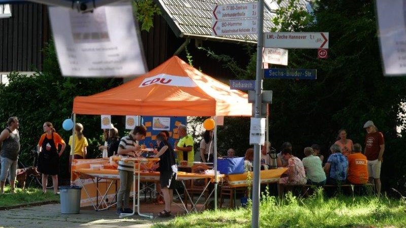 Viel Gesprächsstoff gab es beim Kaffeeklatsch am CDU Stand in Hordel. Foto: Florian Hink