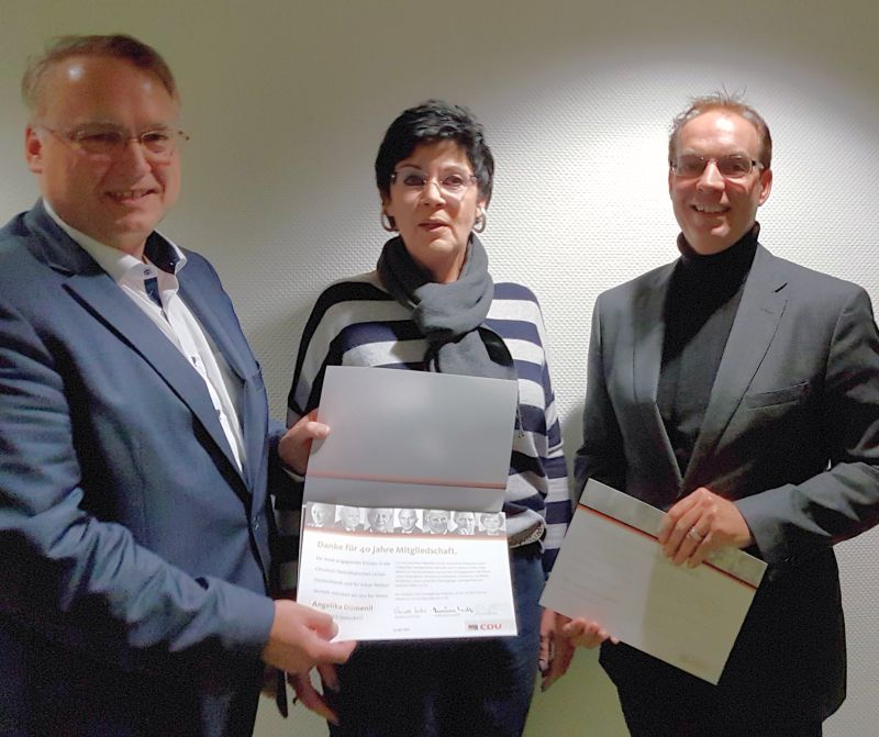 v.l.n.r.: Christian Haardt, Angelika Dümenil, Dr. Sascha Dewender
